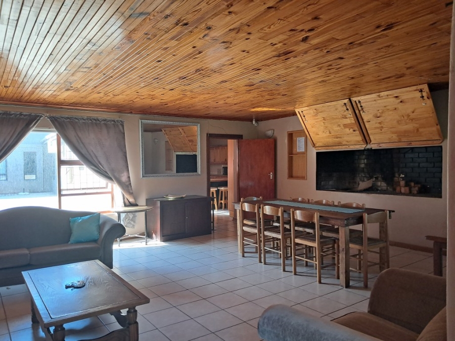 To Let 7 Bedroom Property for Rent in Humansdorp Eastern Cape